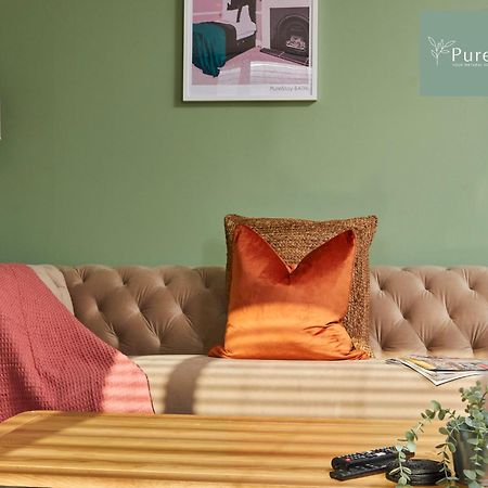 Superb House Manchester Near Etihad With Free Parking Sleeps 8 ภายนอก รูปภาพ