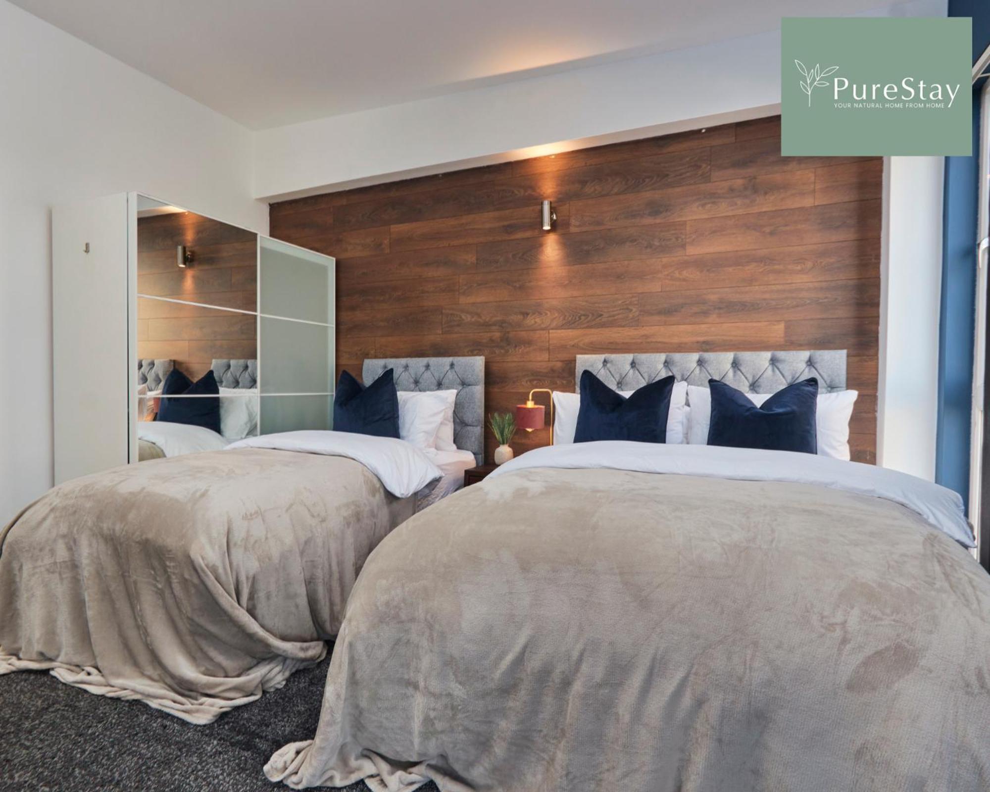 Superb House Manchester Near Etihad With Free Parking Sleeps 8 ภายนอก รูปภาพ
