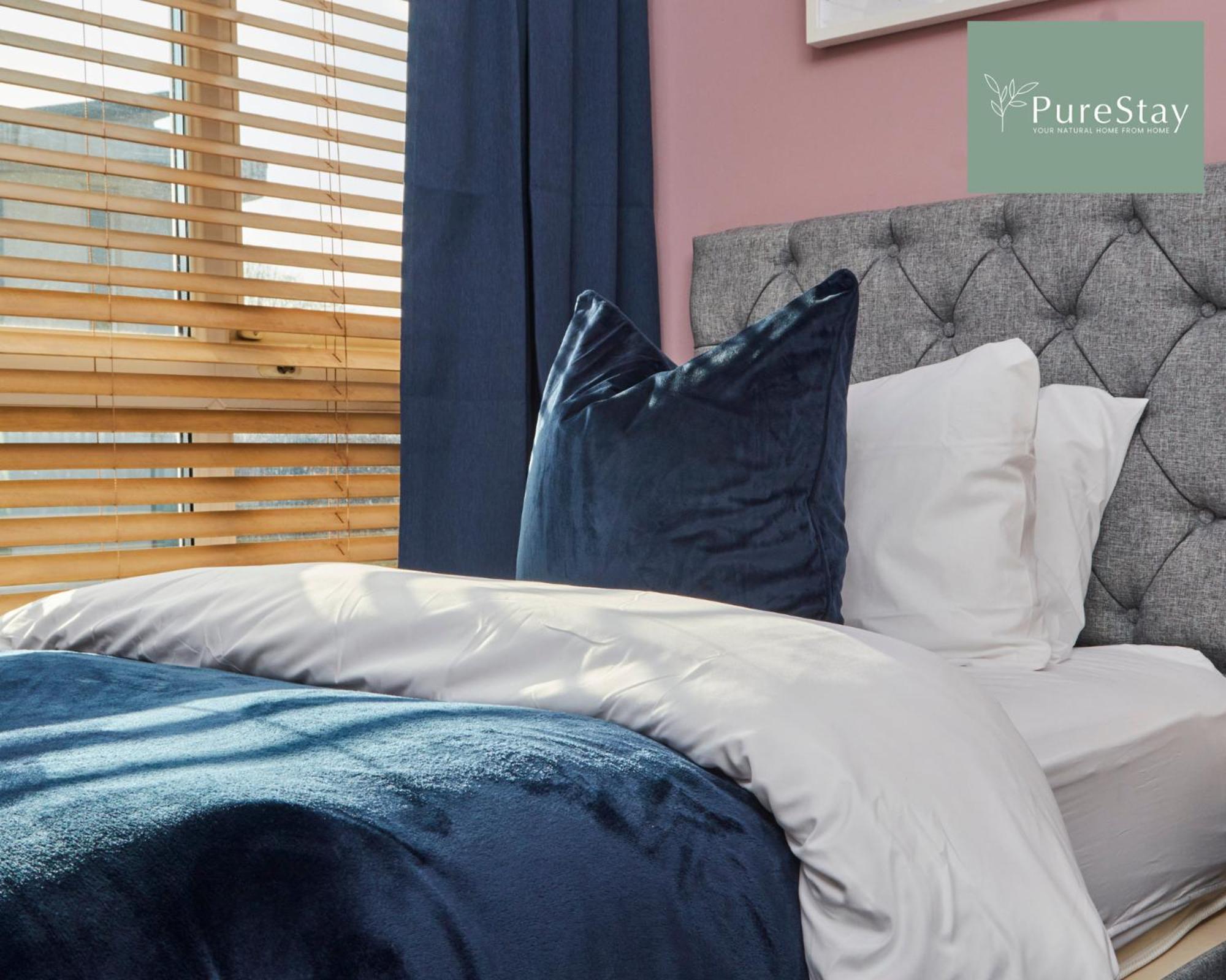 Superb House Manchester Near Etihad With Free Parking Sleeps 8 ภายนอก รูปภาพ