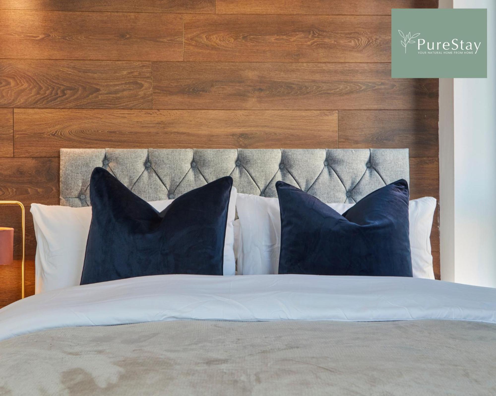 Superb House Manchester Near Etihad With Free Parking Sleeps 8 ภายนอก รูปภาพ