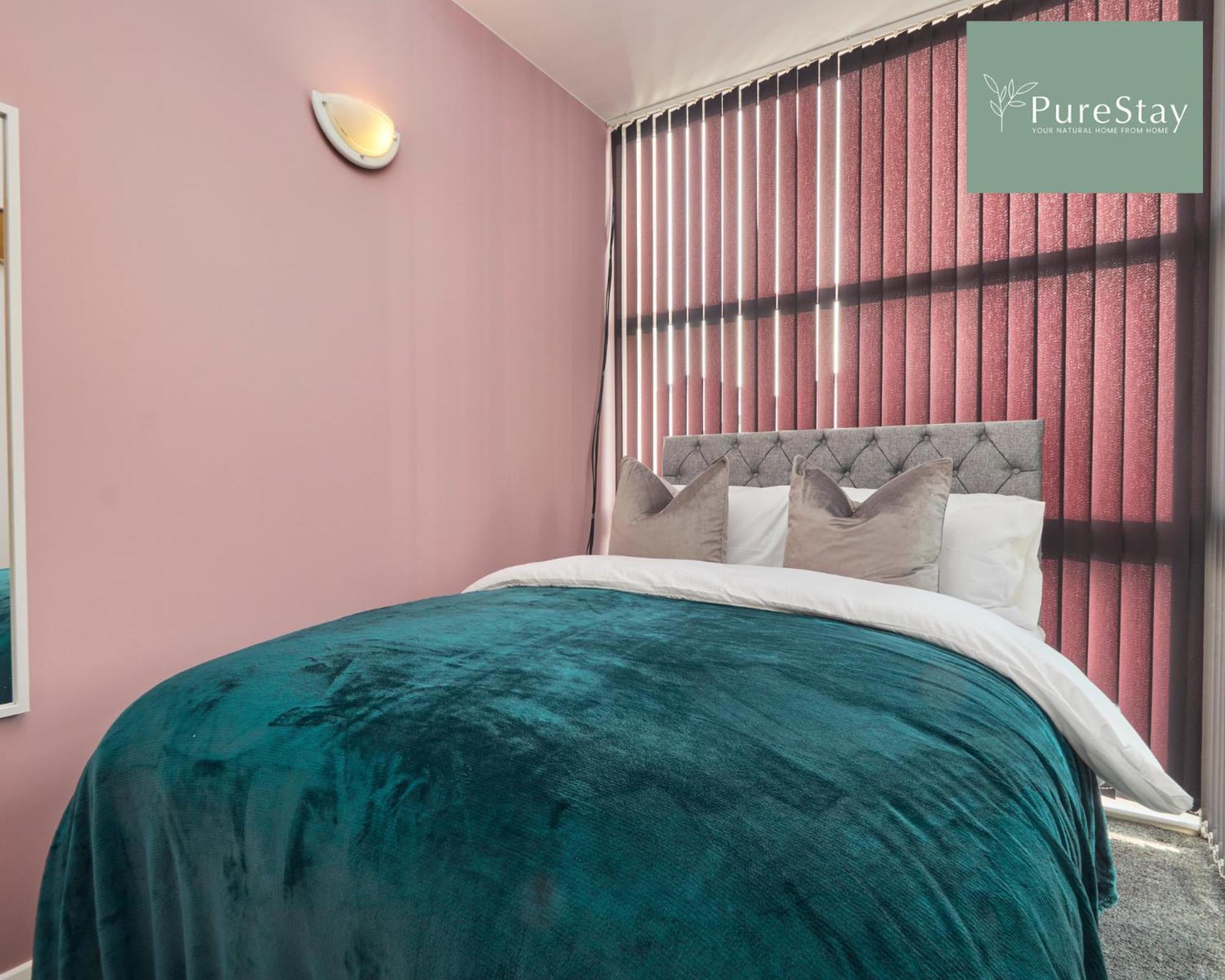 Superb House Manchester Near Etihad With Free Parking Sleeps 8 ภายนอก รูปภาพ