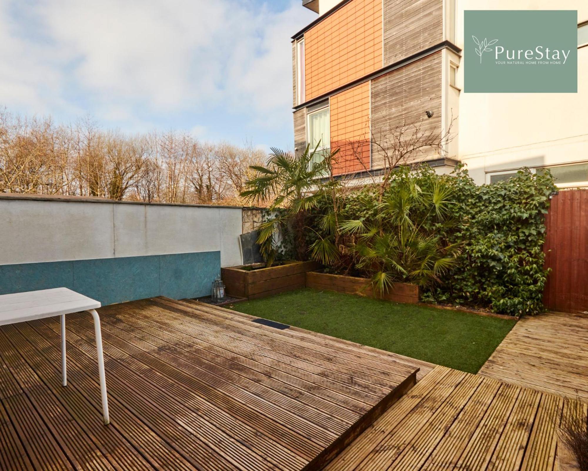 Superb House Manchester Near Etihad With Free Parking Sleeps 8 ภายนอก รูปภาพ