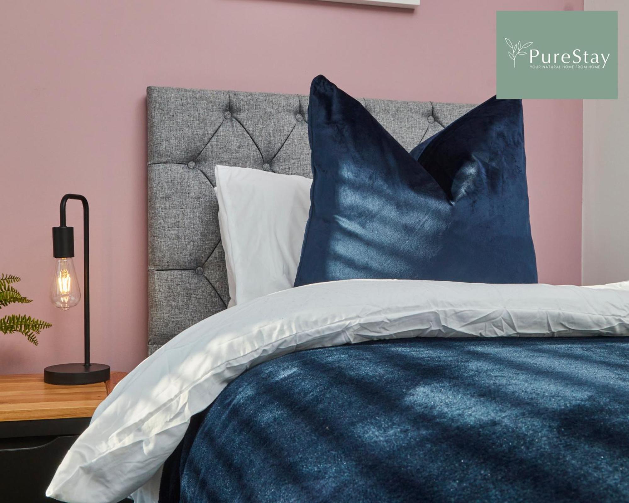 Superb House Manchester Near Etihad With Free Parking Sleeps 8 ภายนอก รูปภาพ