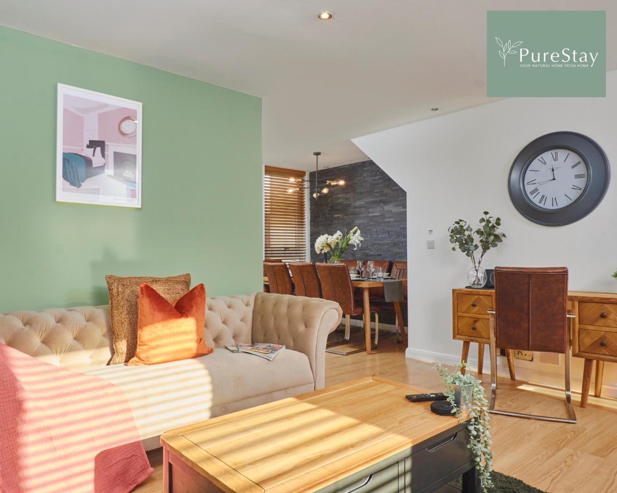 Superb House Manchester Near Etihad With Free Parking Sleeps 8 ภายนอก รูปภาพ