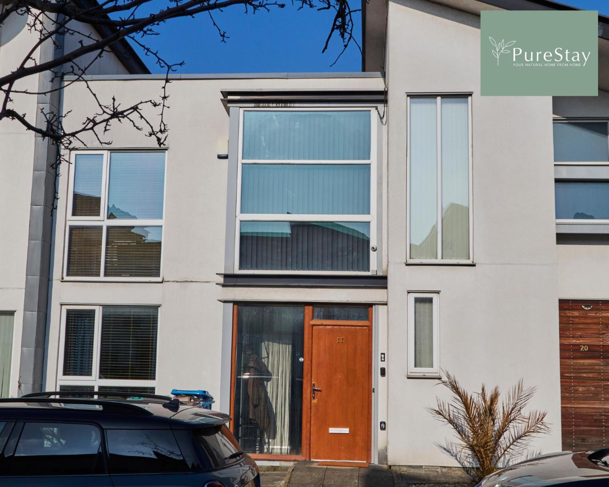 Superb House Manchester Near Etihad With Free Parking Sleeps 8 ภายนอก รูปภาพ