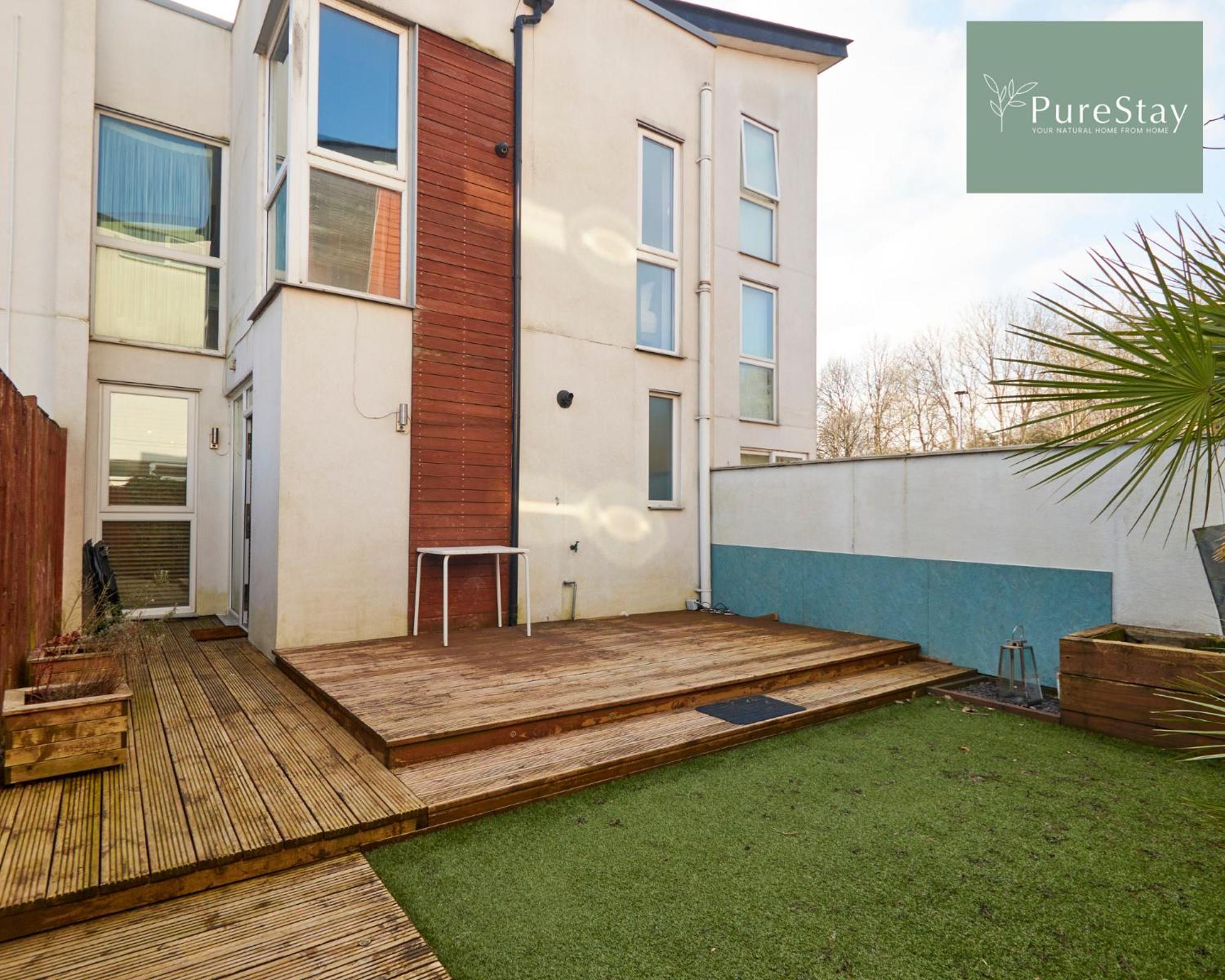 Superb House Manchester Near Etihad With Free Parking Sleeps 8 ภายนอก รูปภาพ