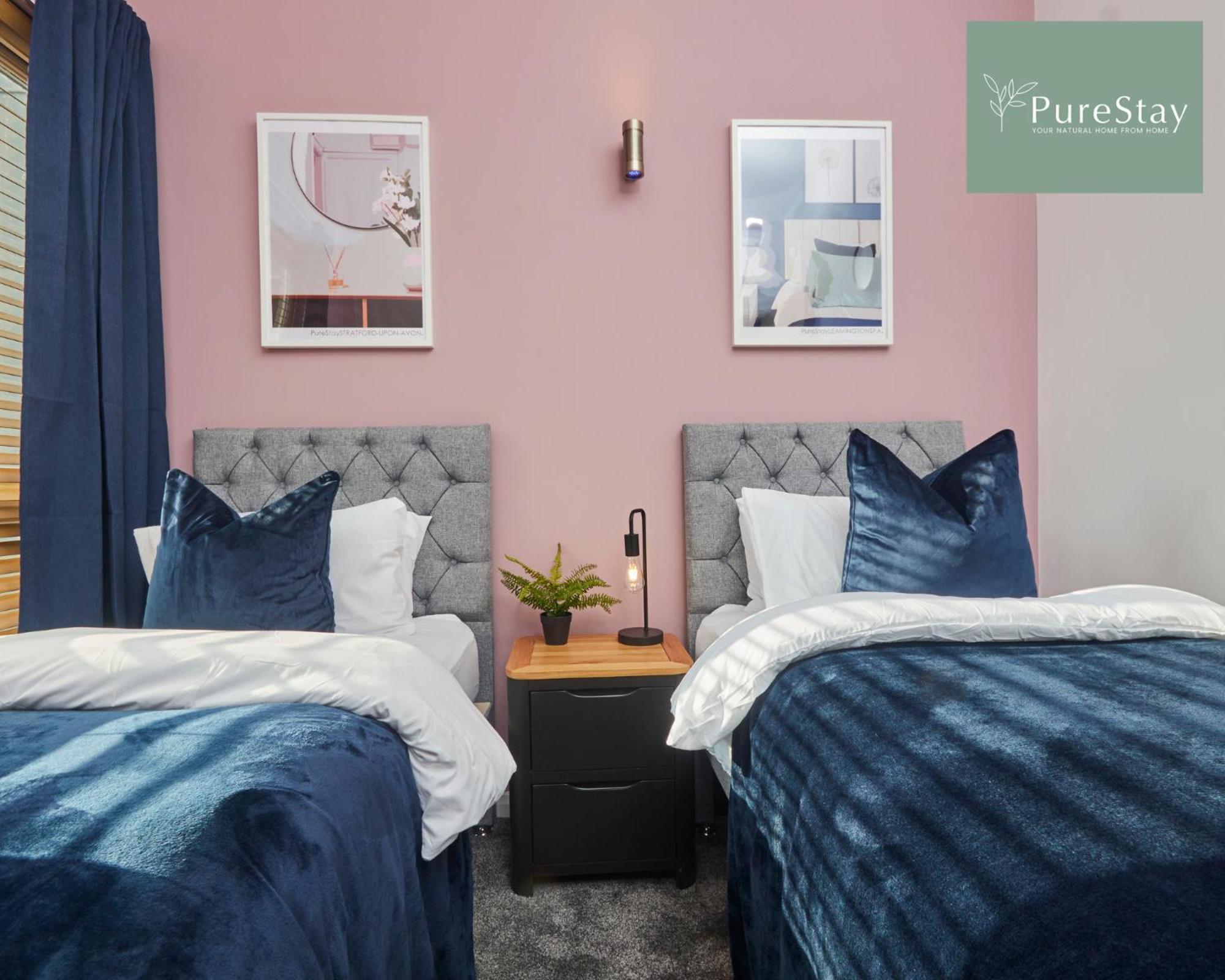 Superb House Manchester Near Etihad With Free Parking Sleeps 8 ภายนอก รูปภาพ