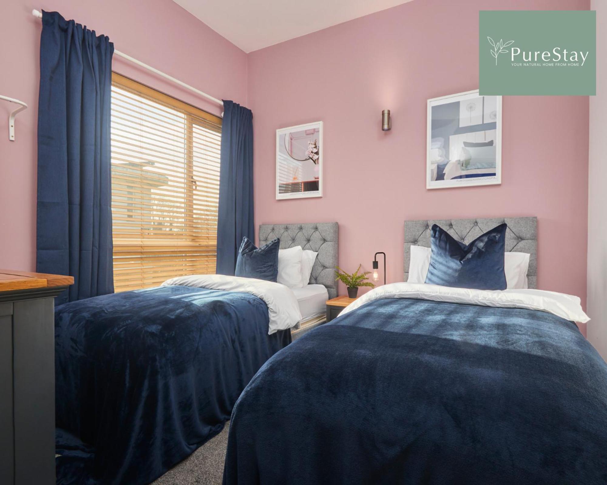 Superb House Manchester Near Etihad With Free Parking Sleeps 8 ภายนอก รูปภาพ