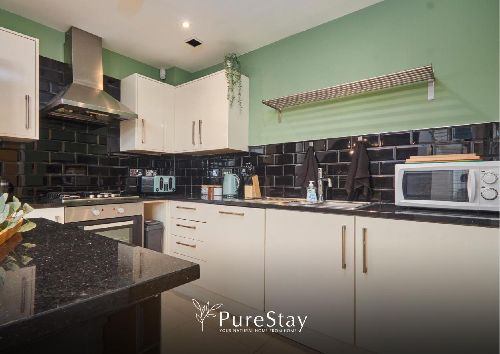 Superb House Manchester Near Etihad With Free Parking Sleeps 8 ภายนอก รูปภาพ