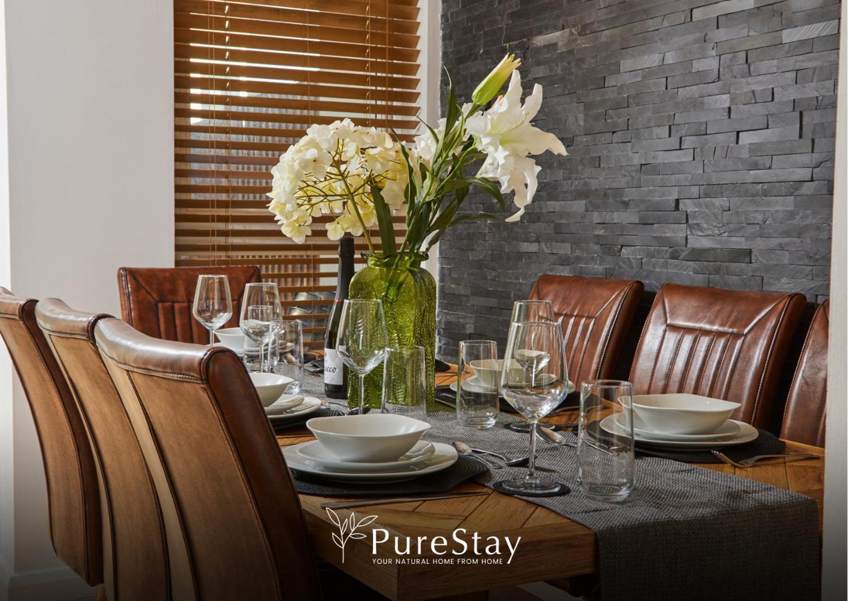 Superb House Manchester Near Etihad With Free Parking Sleeps 8 ภายนอก รูปภาพ