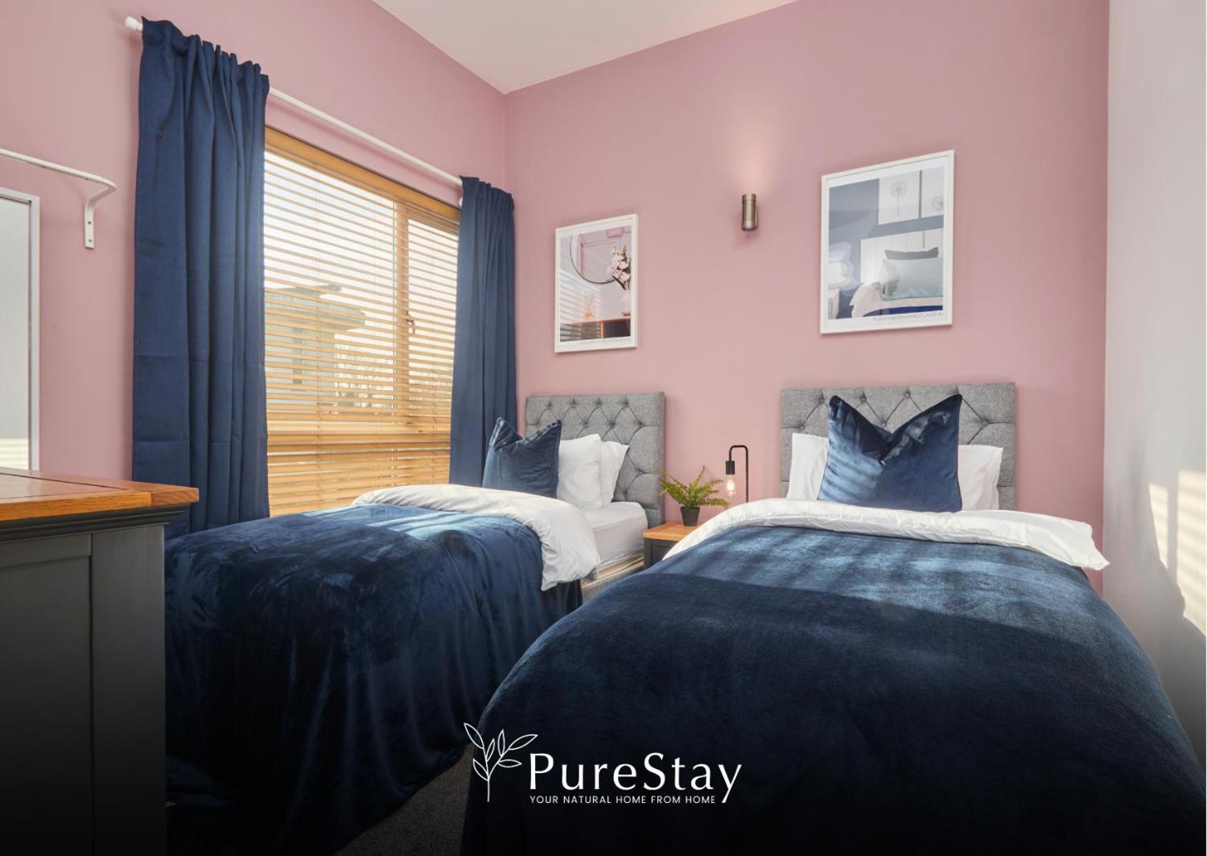 Superb House Manchester Near Etihad With Free Parking Sleeps 8 ภายนอก รูปภาพ